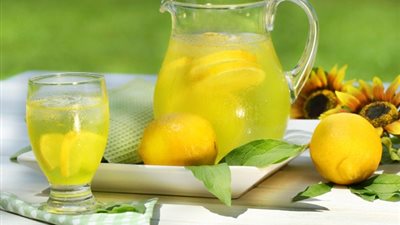 انفوجراف| 4 مأكولات ومشروبات مفيدة قبل النوم في الإمتحانات