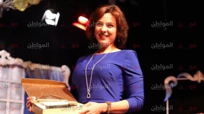 صور.. تكريم الفنانة نورهان بحفل تخرج طلاب أكاديمية 