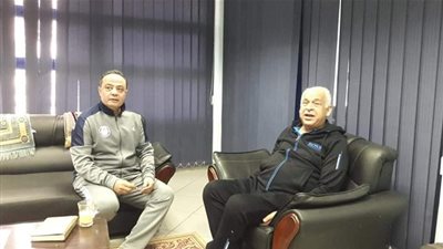 فرج عامر يساند طارق يحيى في مران سموحة