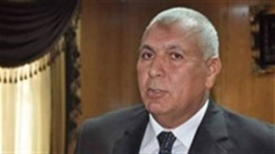 محافظ الوادي الجديد يسلم عقود تقنين أراضي وضع اليد وشركات الظهير الزراعي بالفرافرة