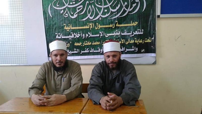 توافد المصلين على