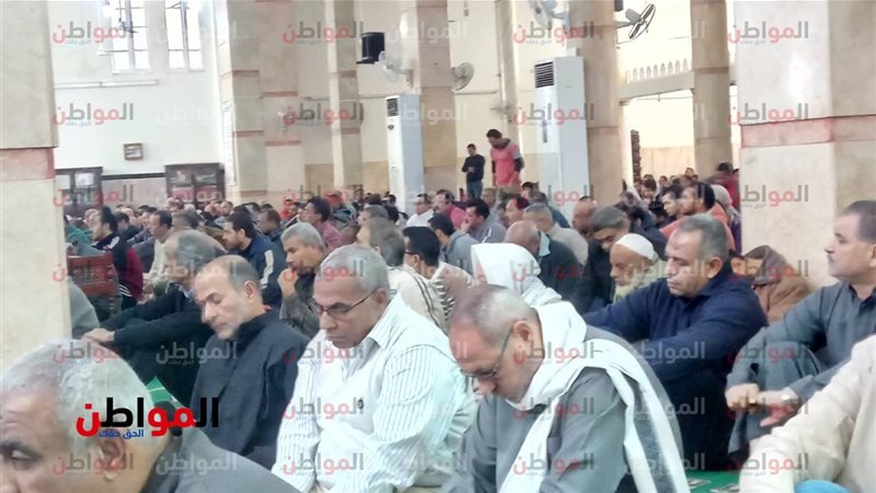 صلاة الجمعة بمسجد