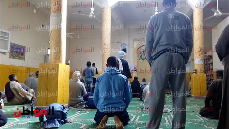  أهالي سوهاج يؤدن