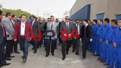 فيديو.. محافظ بني سويف ووزير القوى العاملة يزوران أحد مصانع الخميرة الصينية العالمية