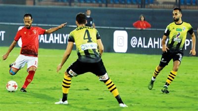 وليد سليمان يتدرب في الجيم