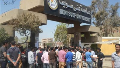 امتناع طلاب كلية العلوم التطبيقية بجامعة بني سويف عن الامتحانات.. والسبب!