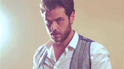 طارق صبرى يروج لفيلمه الجديد 