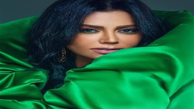 صور| رانيا يوسف تتحدى الرأي العام مجددًا وتظهر بفستان كريسماس مثير 