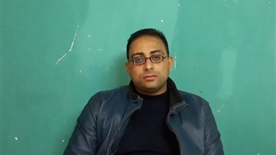 فيديو| عماد هزم الإعاقة البصرية وتخصص في هندسة البترول وبحث عن حق التعيين
