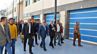 محافظ بورسعيد يتفقد سوق الأسماك الجديد ضمن فعاليات الاحتفال بالعيد القومي