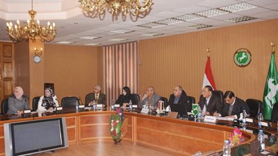 محافظ الشرقية يلتقي المواطنين لحل مشكلاتهم بحضور الجهات المعنية