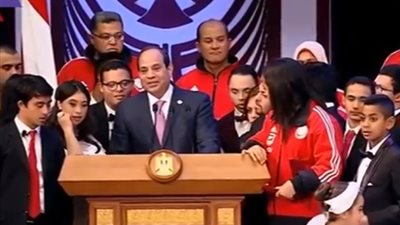 السيسي يتكلم عن كواليس إلغاء خطابه في حفل قادرون باختلاف