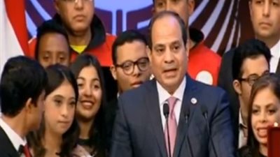 الرئيس: 100 مليون جنيه لذوي الإعاقة.. وطفلة: حبيبنا يا بابا سيسي