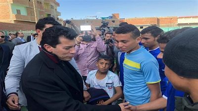 صور.. وزير الشباب والرياضة يتفقد عدد من المنشآت الشبابية والرياضية بالفيوم