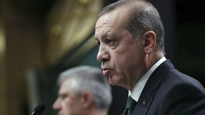 نائب معارض: رجال أردوغان رشوا البيروقراطيين بالعاهرات