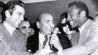 قصة صورة.. لقطة تاريخية بين صالح سليم وبيليه