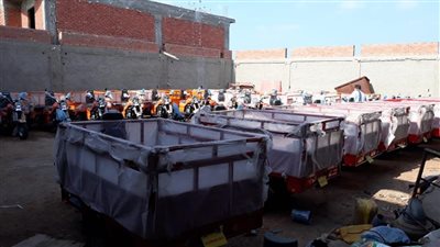 القليوبية تستلم سيارتين قلاب و26 تروسيكل لرفع القمامة 