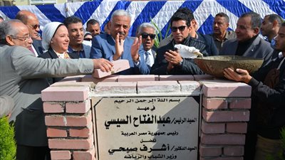 وزير الشباب والرياضة يضع حجر أساس بيت شباب السويس