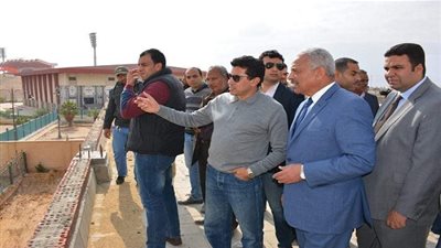 صور.. وزير الرياضة ومحافظ السويس يتفقدان مشروع وحدة الطب الرياضي والمدينة الرياضية  