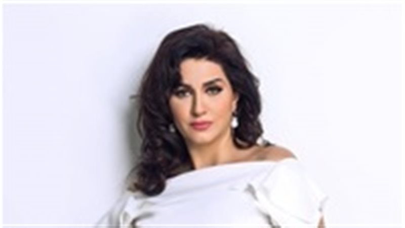الفنانة وفاء عامر