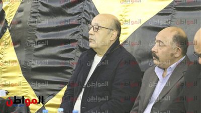 صور.. حجاج عبد العظيم يشهد عزاء والدة الفنان عصام كاريكا
