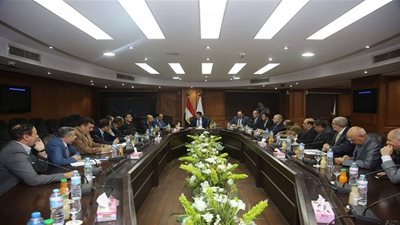 صور.. وزير الرياضة يستقبل رئيس 
