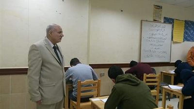 السباعي يتفقد إمتحانات الترم الأول بالمعهد الفني للتمريض في بني سويف