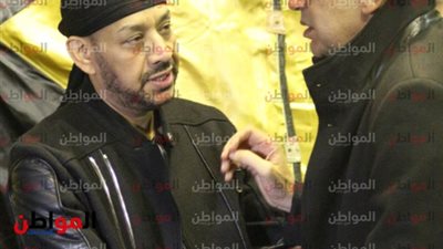 صور.. هاني رمزي يقدم واجب العزاء في والدة عصام كاريكا