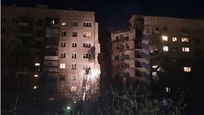 بث مباشر .. قتلى وجرحى بانهيار مبنى سكني إثر انفجار للغاز جنوبي روسيا