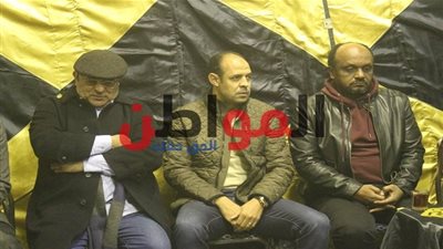 صور.. عماد النحاس في عزاء في والدة عصام كاريكا