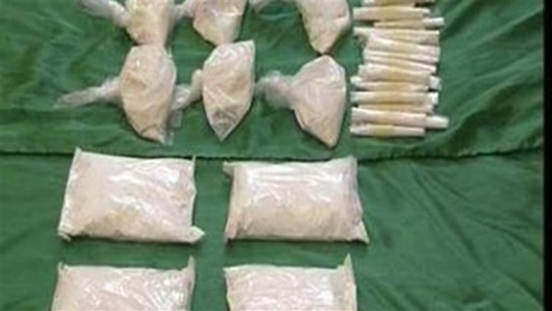 عاطل يتاجر في المخدرات