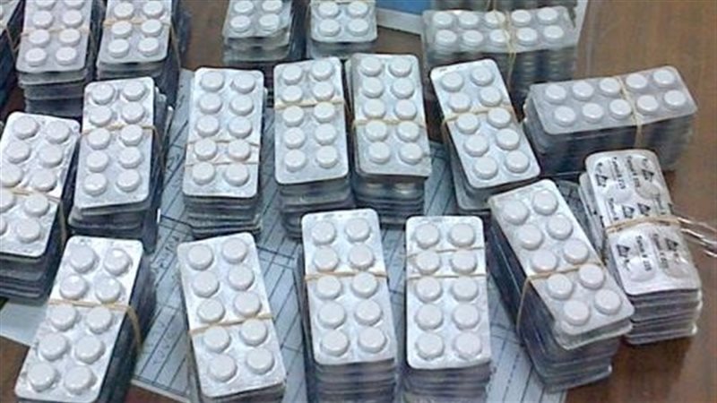 عاطل يتاجر في الأقراص