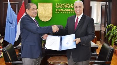 نائب رئيس جامعة الإسكندرية يتسلم مهام عمله رسمياً