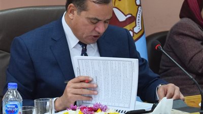 عزيز يجتمع بمجلس جامعة سوهاج لمناقشة نشر مقررات التعليم المدمج إلكترونيا