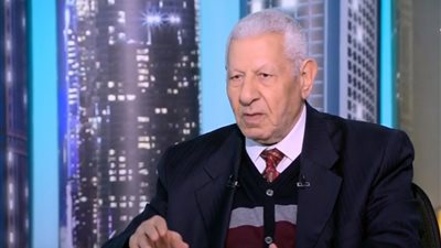 مكرم محمد أحمد: العام الجديد سيشهد تباطؤا اقتصاديًا عالميًا