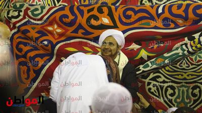 الحبيب عمر بن حفيظ في مولد الحسين وعلي الجفري يقبل يده