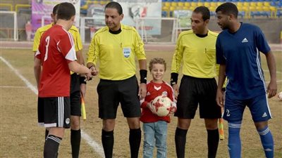 صور.. لافته طيبة من مدرب منتخب مصر مع طفل مريض