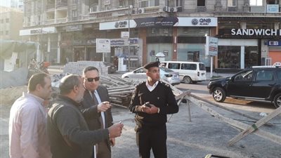 في جولة مفاجئة.. محافظ الإسكندرية يتفقد أعمال تطوير الميادين