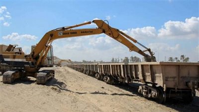  صور.. السكة الحديد تستأنف نقل خام الفوسفات إلى مصانع سماد كفر الزيات 