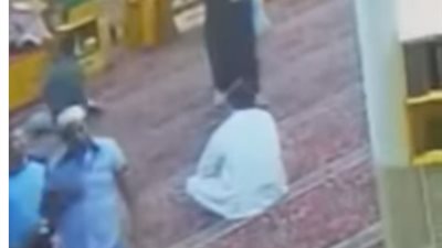 فيديو| وفاة رجل أثناء أداء الصلاة .. والمتابعين: يارب أحسن خاتمتنا
