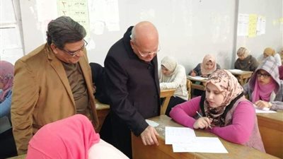 رئيس جامعة الزقازيق يوجه بتعدد نماذج الامتحانات 