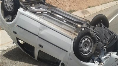 إصابة شخص في حادث انقلاب سيارة بطريق اﻹسماعيلية الصحراوي