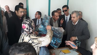 البحيرة تطلق حملة لتوزيع 3500 بطانية على الأسر محدودي الدخل