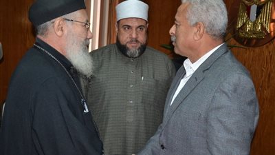 محافظ السويس يهنئ الأخوة الأقباط بمناسبة عيد الميلاد المجيد