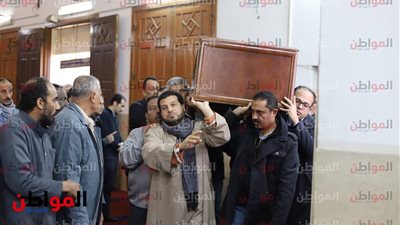 صور.. انتهاء صلاة الجنازة على كاميليا السادات في مسجد المصطفى بصلاح سالم