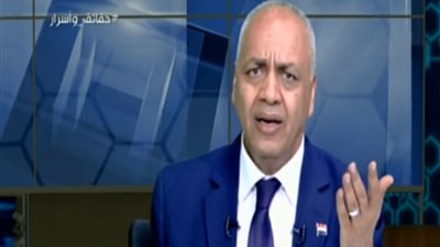 مصطفى بكري يستعرض أبرز انفرادات برنامج 