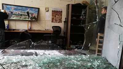  ملثمون يقتحمون مقر التلفزيون الفلسطينى بقطاع غزة 