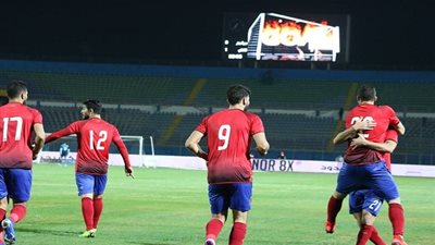 أزارو يمنح الأهلي الأفضلية على بيراميدز بالشوط الأول في مباراة مثيرة