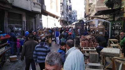 رئيس حى غرب بالاسكندرية يشن حملة لإزالة الاشغالات بالطرق