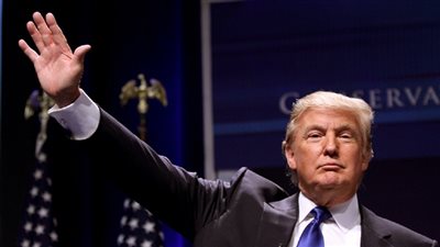 ترامب يتراجع عن موقفه.. وأنباء عن بقاء الجيش الأمريكي في سوريا 